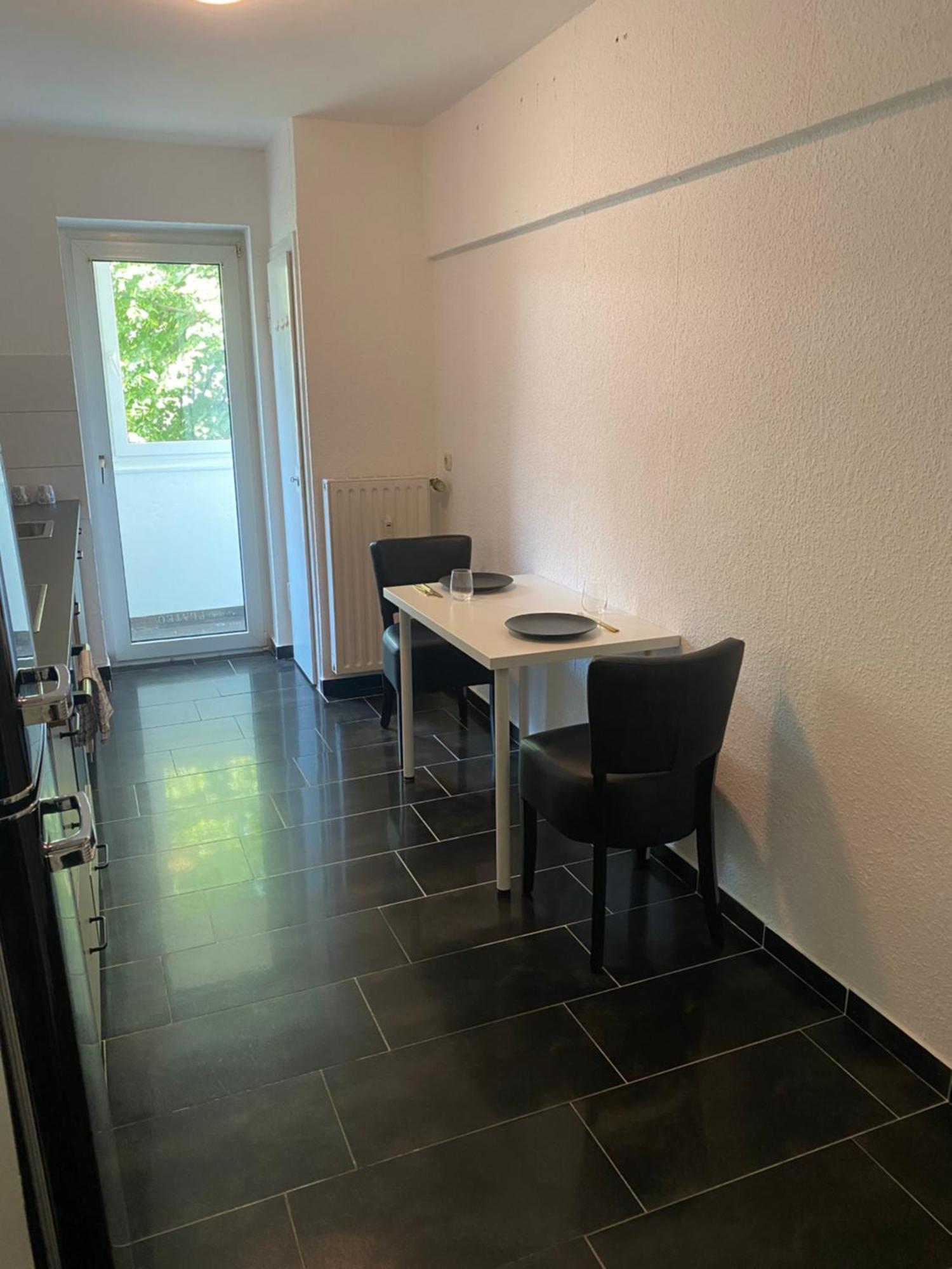 Riesen Bett, Strassenbahn Vor Der Tuer, Beste Lage, Nah Zur Messe, Keine Rechnungen Essen Exteriér fotografie